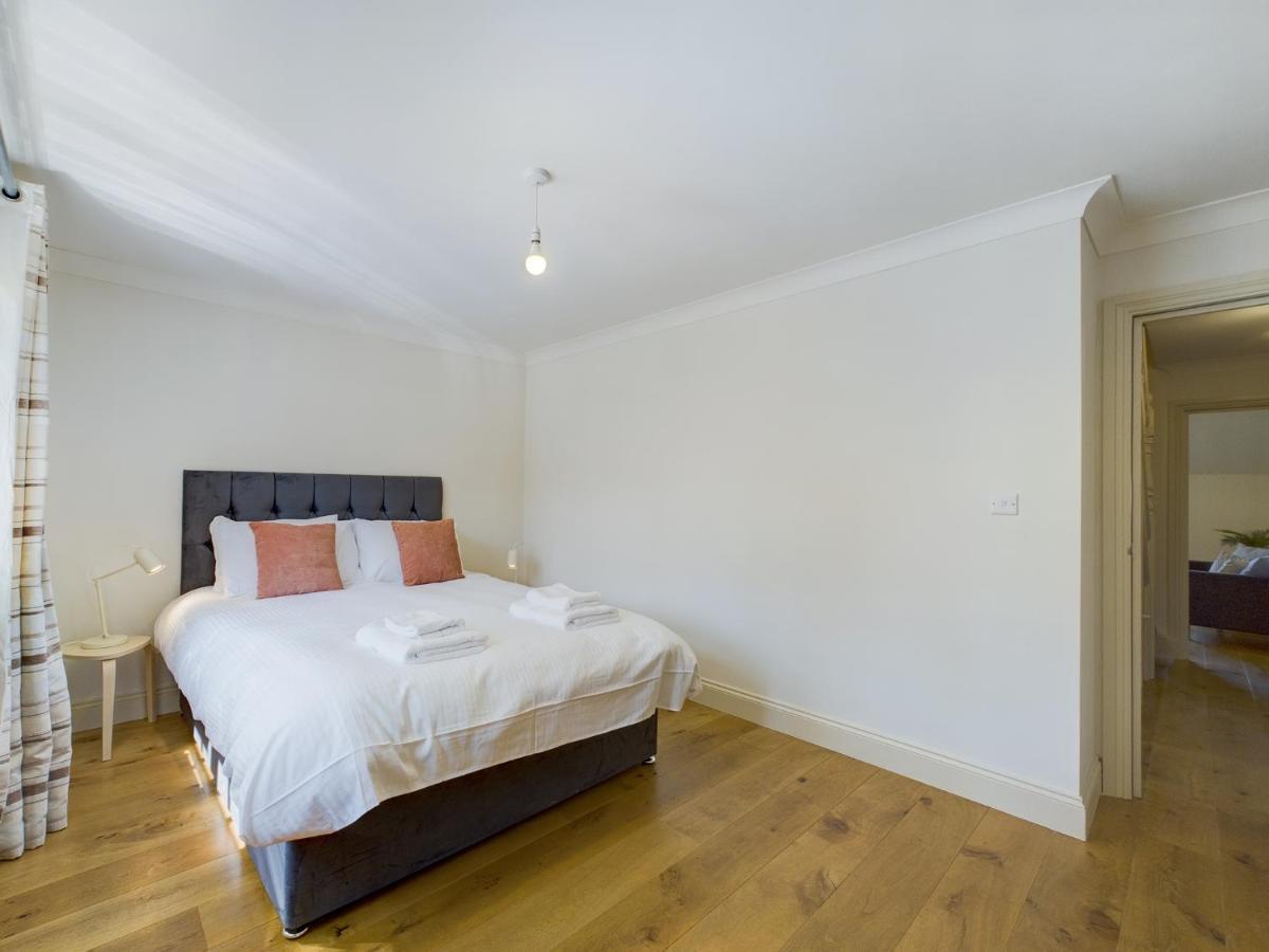 Duplex Redhill Town Centre Apt By Livingo Stays المظهر الخارجي الصورة