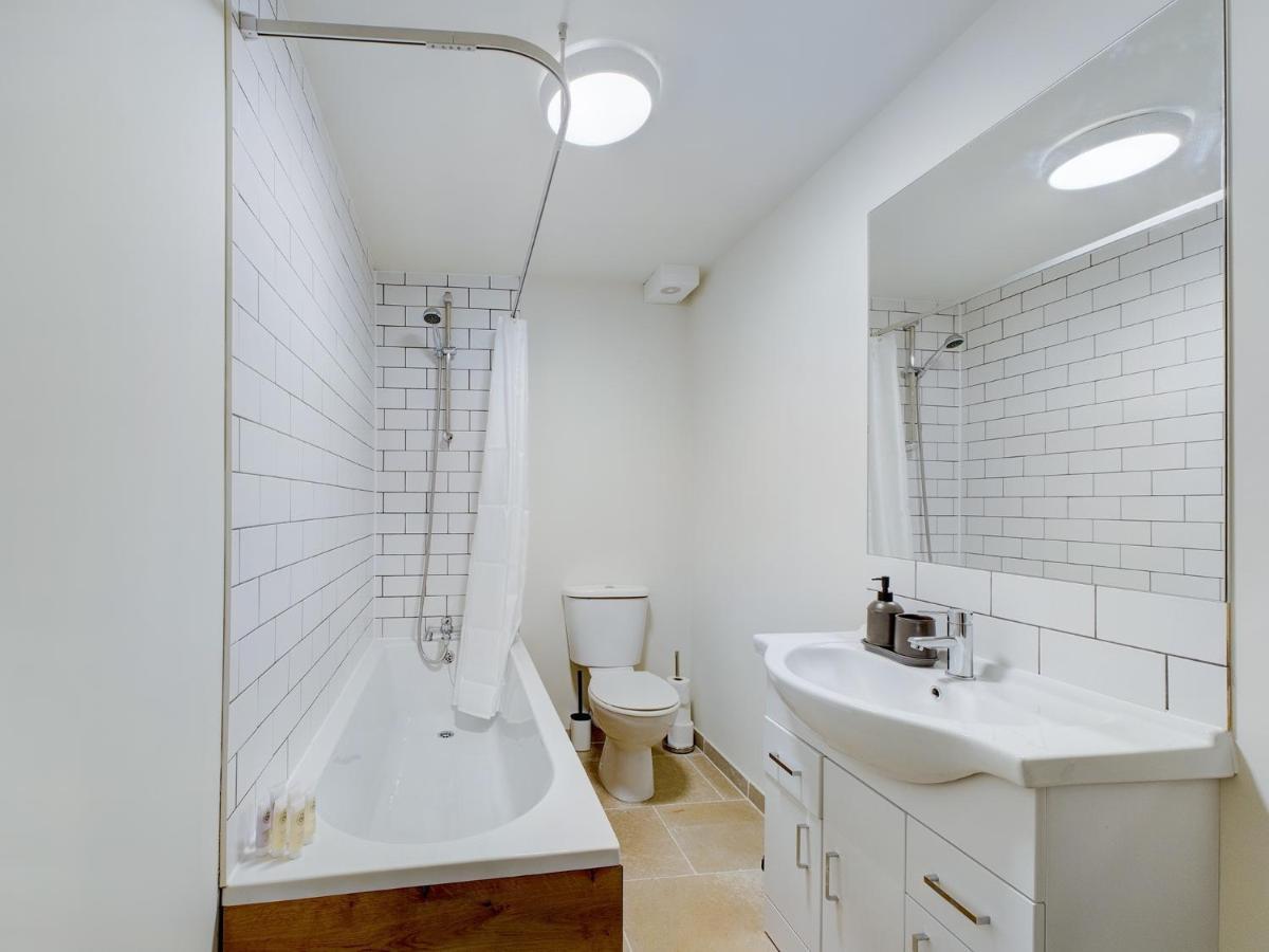 Duplex Redhill Town Centre Apt By Livingo Stays المظهر الخارجي الصورة