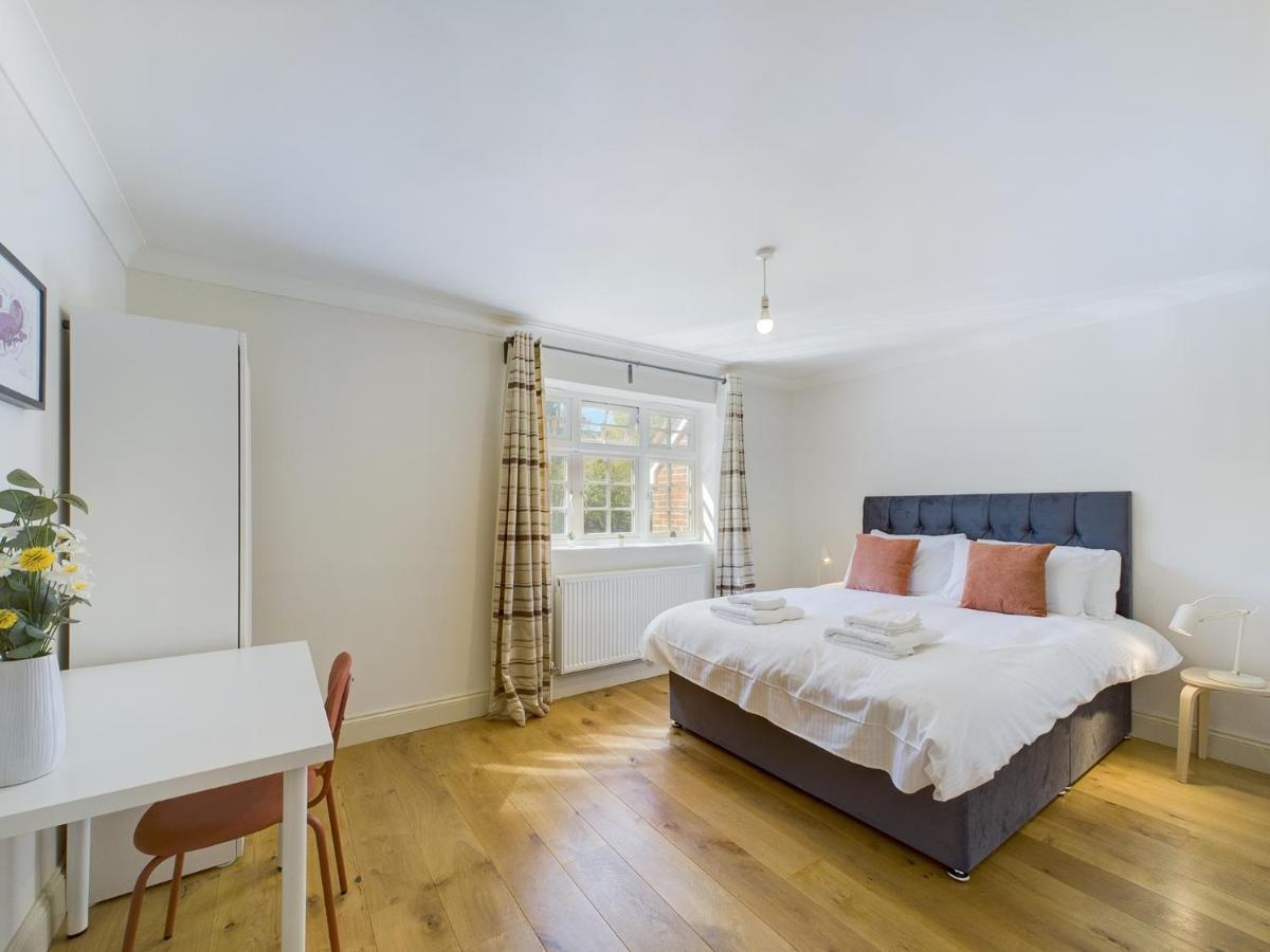 Duplex Redhill Town Centre Apt By Livingo Stays المظهر الخارجي الصورة