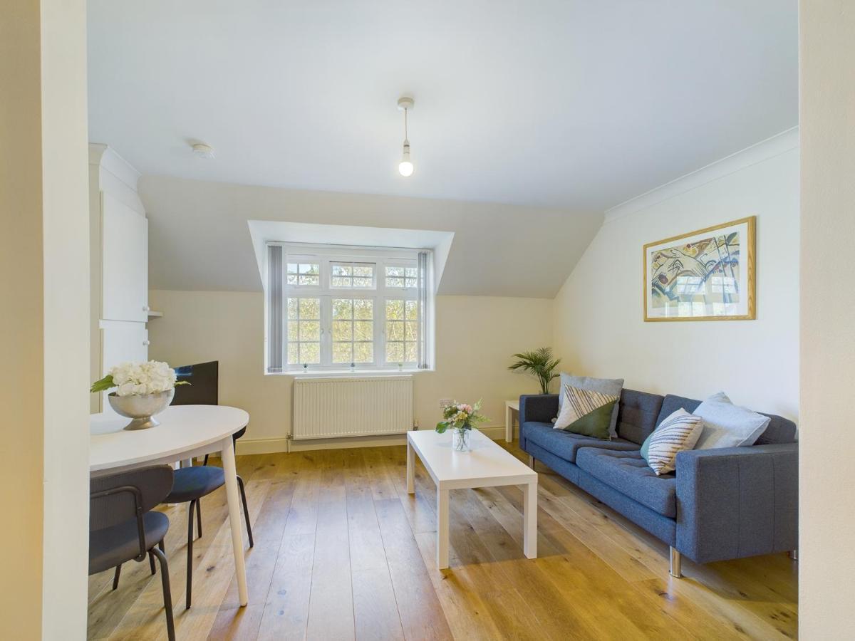 Duplex Redhill Town Centre Apt By Livingo Stays المظهر الخارجي الصورة
