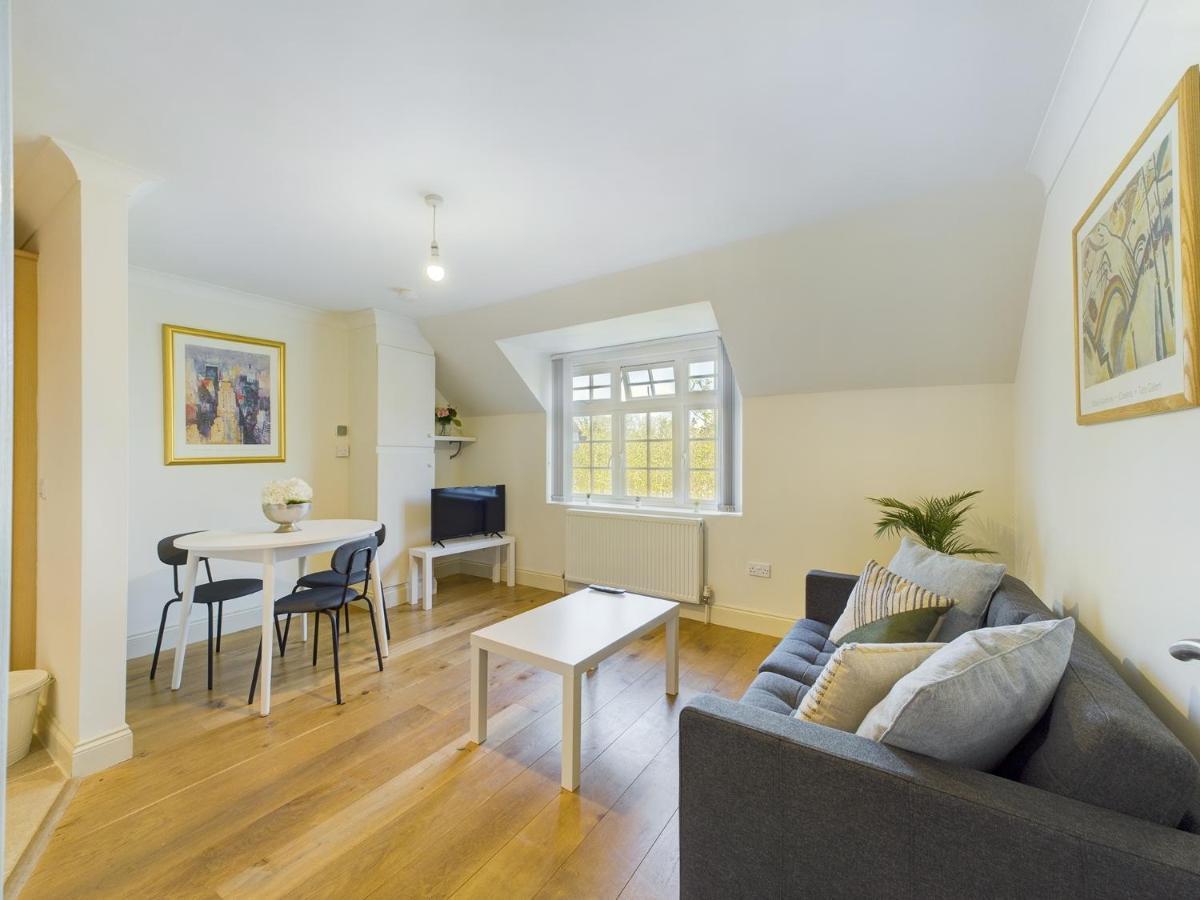 Duplex Redhill Town Centre Apt By Livingo Stays المظهر الخارجي الصورة